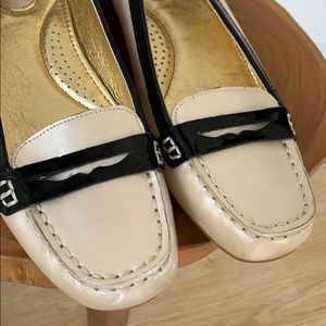 Never worn! Sperry nude patent leather loafers